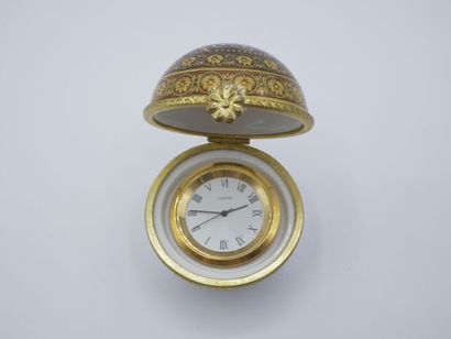 Boîte montre façon bobonnière en porcelaine...