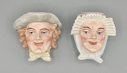 Paire de bouquetières murales en biscuit...