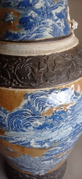 NANKIN

Paire d'importants vases balustres...