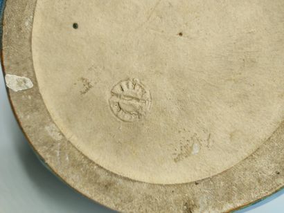 Desvres

Vase piriforme en grès émaillé bleu.

Cachet...