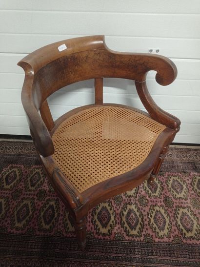 Fauteuil de bureau gondole, à crosses.

Assise...
