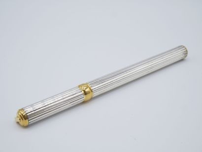 Stylo plume en métal argenté blanc et doré...