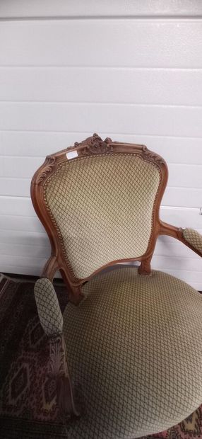 Fauteuil de style Louis XV en bois naturel.

Vers...