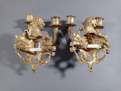 Paire d'appliques en bronze doré et ciselé...