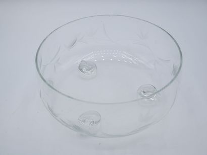 Présentoir / Coupe en cristal reposant sur...