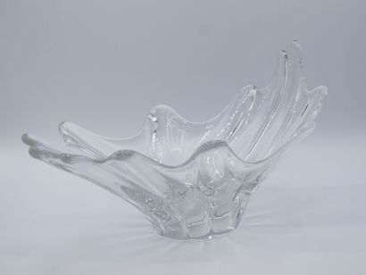 Coupe navicelle en cristal de DAUM .

Signature...