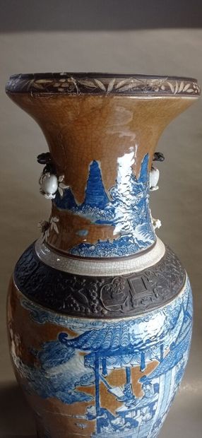 NANKIN

Paire d'importants vases balustres...