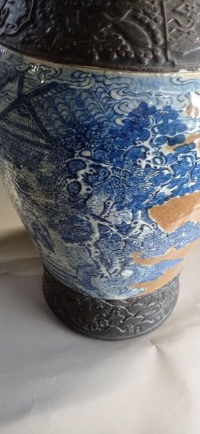 NANKIN

Paire d'importants vases balustres...