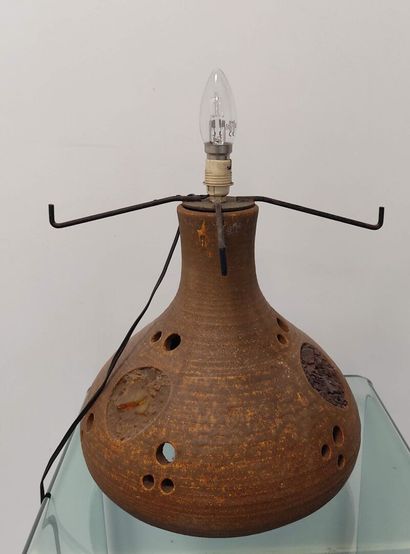 ACCOLAY.

Lampe en céramique brune à décor...