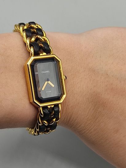 CHANEL

Montre modèle 