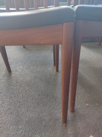Ensemble de salle à manger en teck comprenant...