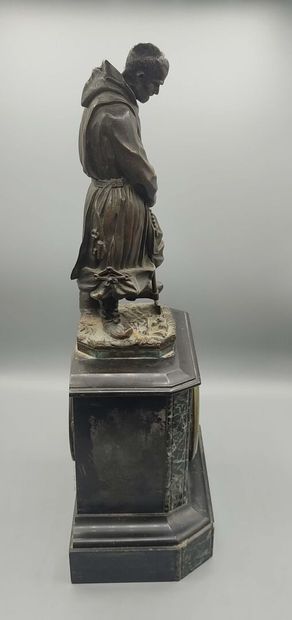 Pendule en bronze, marbre noir et marbre...