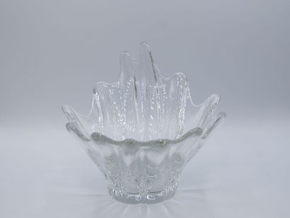 Coupe navicelle en cristal de DAUM .

Signature...