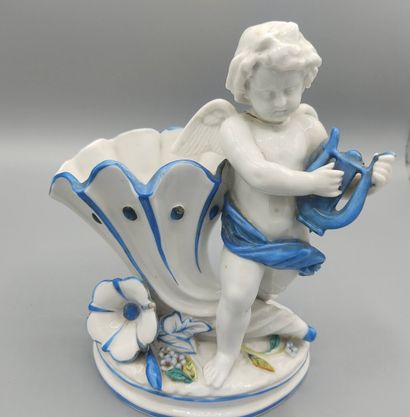 Vide poche figurant un angelot jouant de...