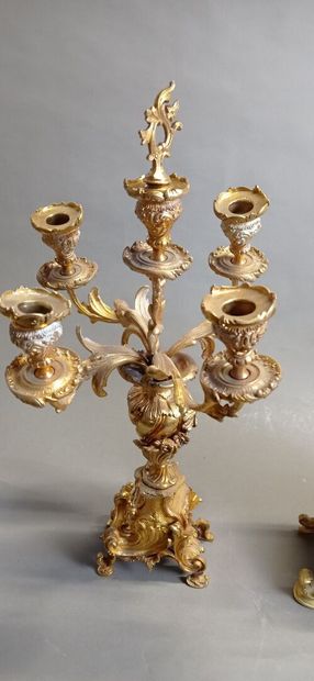Garniture de cheminée en bronze doré et ciselé...