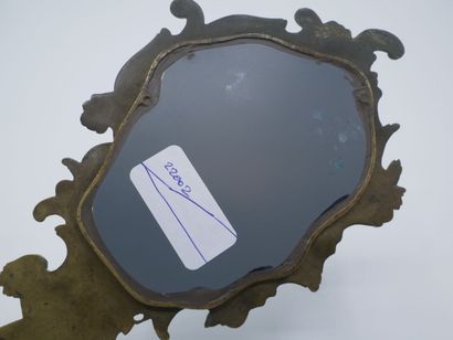 Miroir face à main en bronze patiné.

Style...