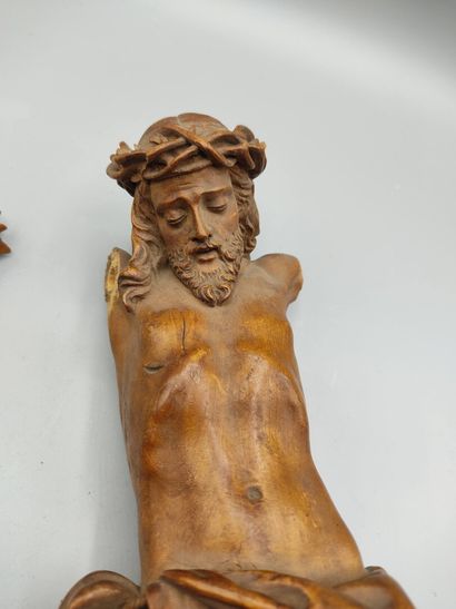 Christ en bois sculpté.

Manques et accidents.

XVIIIè...