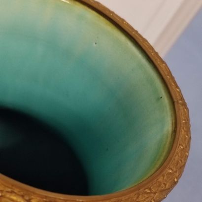 Important vase en faïence bleue et verte,...