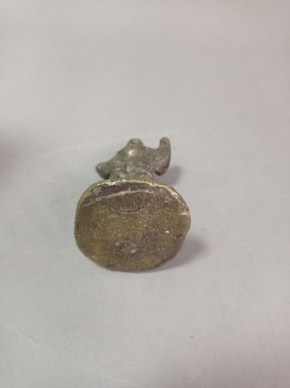 Un sujet en bronze, homme en armure.

H:...