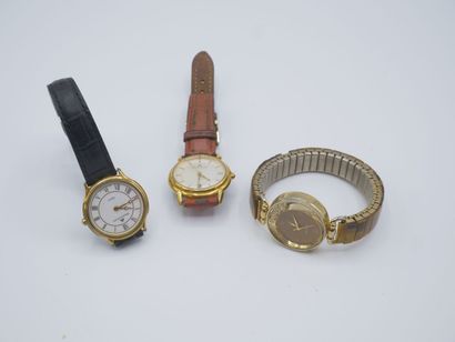 Lot montres en métal doré. Cadran circulaire....