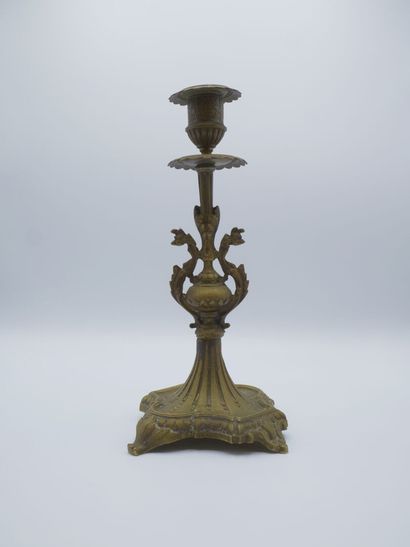 Paire de chandeliers en laiton, fût balustre....