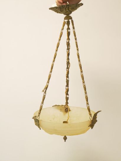 Suspension en verre pressé et moulé à décor...