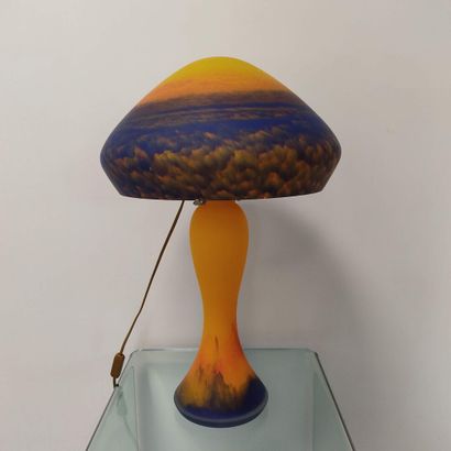 Dans le style Art-Nouveau

Lampe champignon...