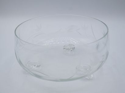 Présentoir / Coupe en cristal reposant sur...