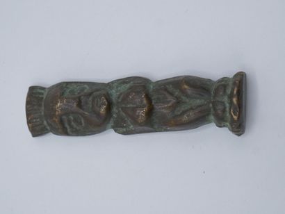 Paire de petits totems en bronze.

H: 5.6...