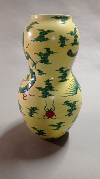 JAPON

Vase balustre à double renflement...