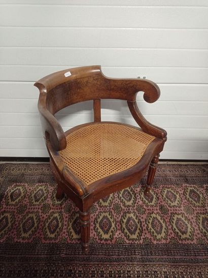 Fauteuil de bureau gondole, à crosses.

Assise...