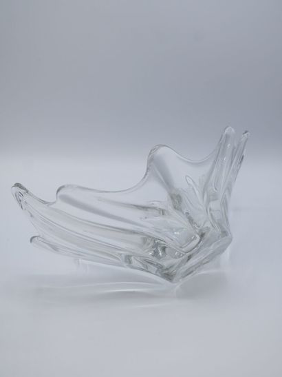 Coupe navicelle en cristal de DAUM .

Signature...