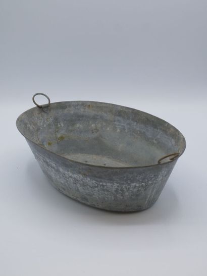Intérieur de jardinière en zinc aux prises...
