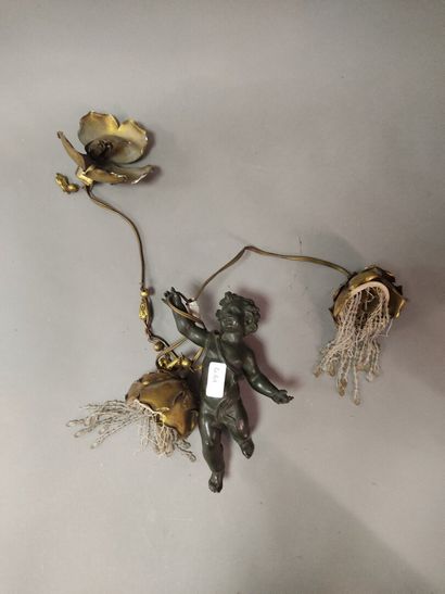 Lustre en verre et métal chromé. 

A vue:...