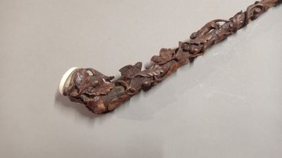 Pipe en bois sculpté.

Le fût orné d'une...