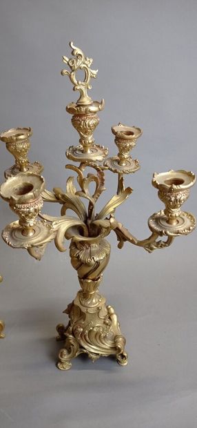 Garniture de cheminée en bronze doré et ciselé...