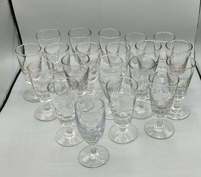 Verres à absinthe

Environ 60 pièces dont...