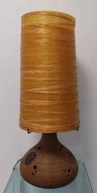 ACCOLAY.

Lampe en céramique brune à décor...