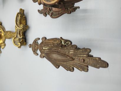 Petit lot d'éléments décoratifs en laiton...