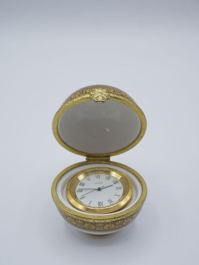 Boîte montre façon bobonnière en porcelaine...
