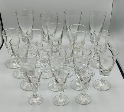 Verres à absinthe

Environ 60 pièces dont...