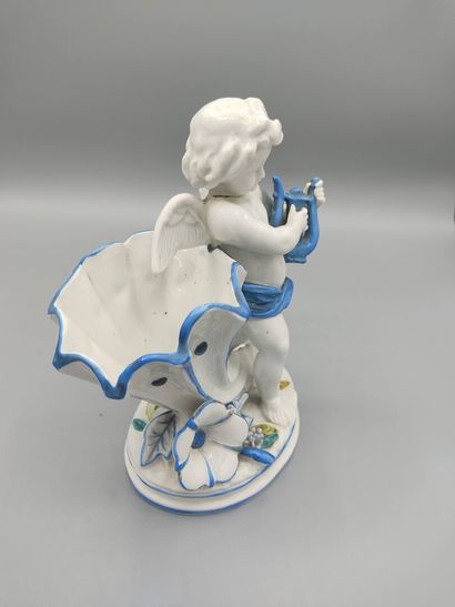 Vide poche figurant un angelot jouant de...