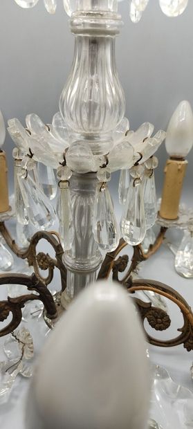 Petit lustre à cinq bras de lumières en métal...