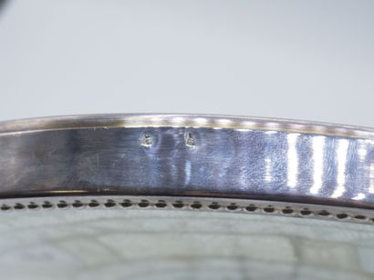 Trois napperons en dentelle sous verre dans...