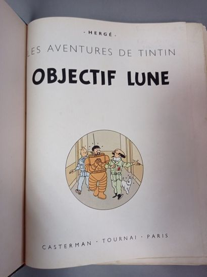 Manette comprenant:

- Un lot de livre (Tintin...