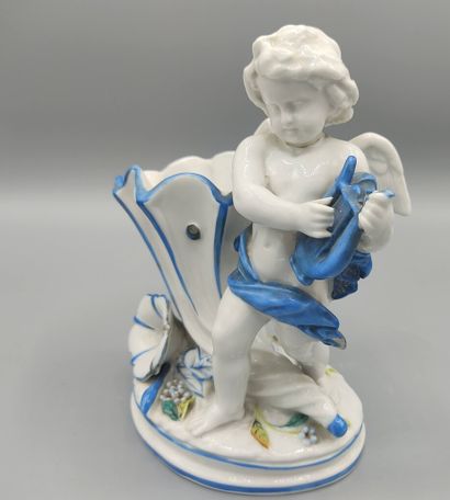 Vide poche figurant un angelot jouant de...