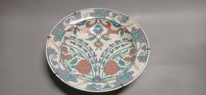 IZNIK, dans le style de

Important plat en...