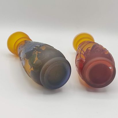 GALLE, Dans le goût de.

Deux vases de forme...