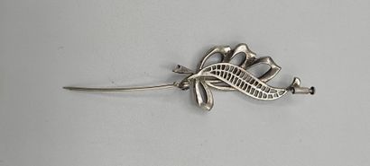 Broche en argent second titre formant un...
