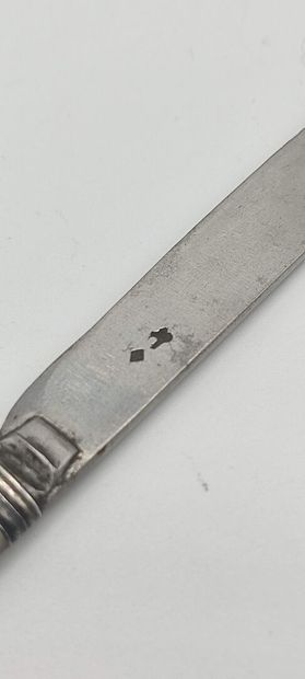 Couteau d'époque fin XVIIIème en état , manche...